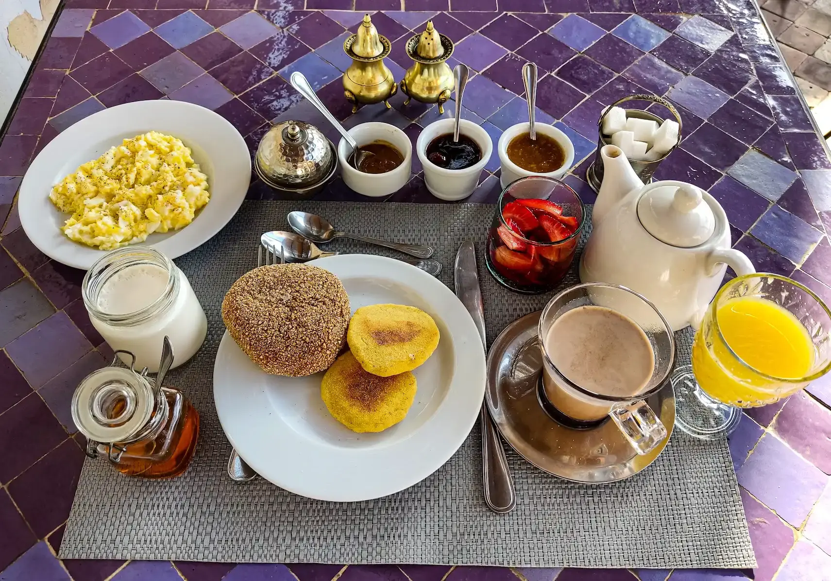 Petit déjeuner dans notre riad à Marrakech