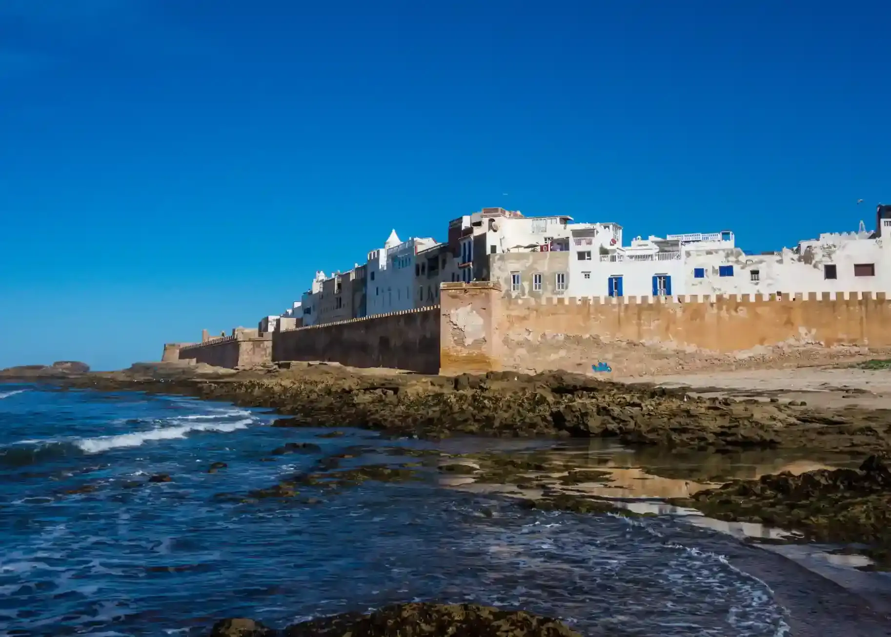 La baie d'essaouira dans toute sa splendeur à découvrir lors de votre séjour dans notre maison d'hôtes à Marrakech