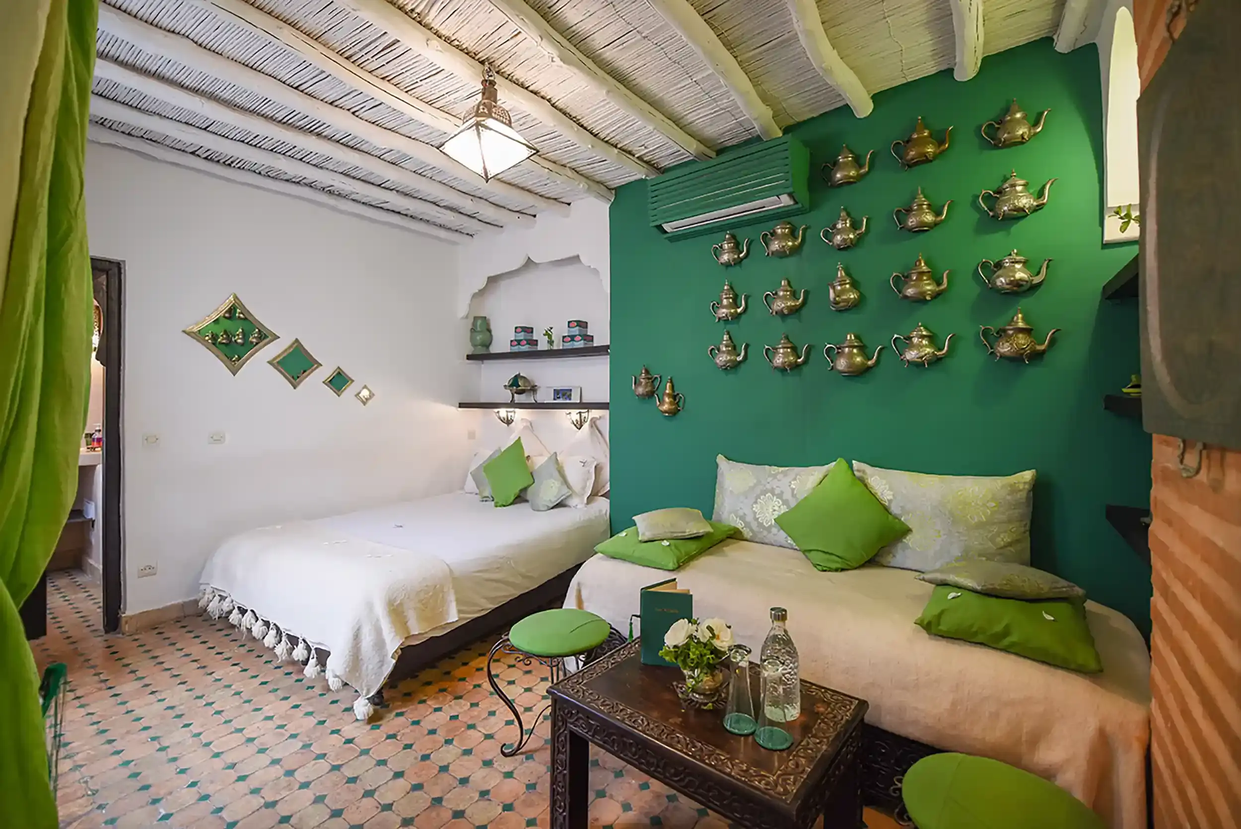 Une chambre de notre maison d'hôtes, le riad Houdou. La chambre en photo est notre Suite Junior supérieure.